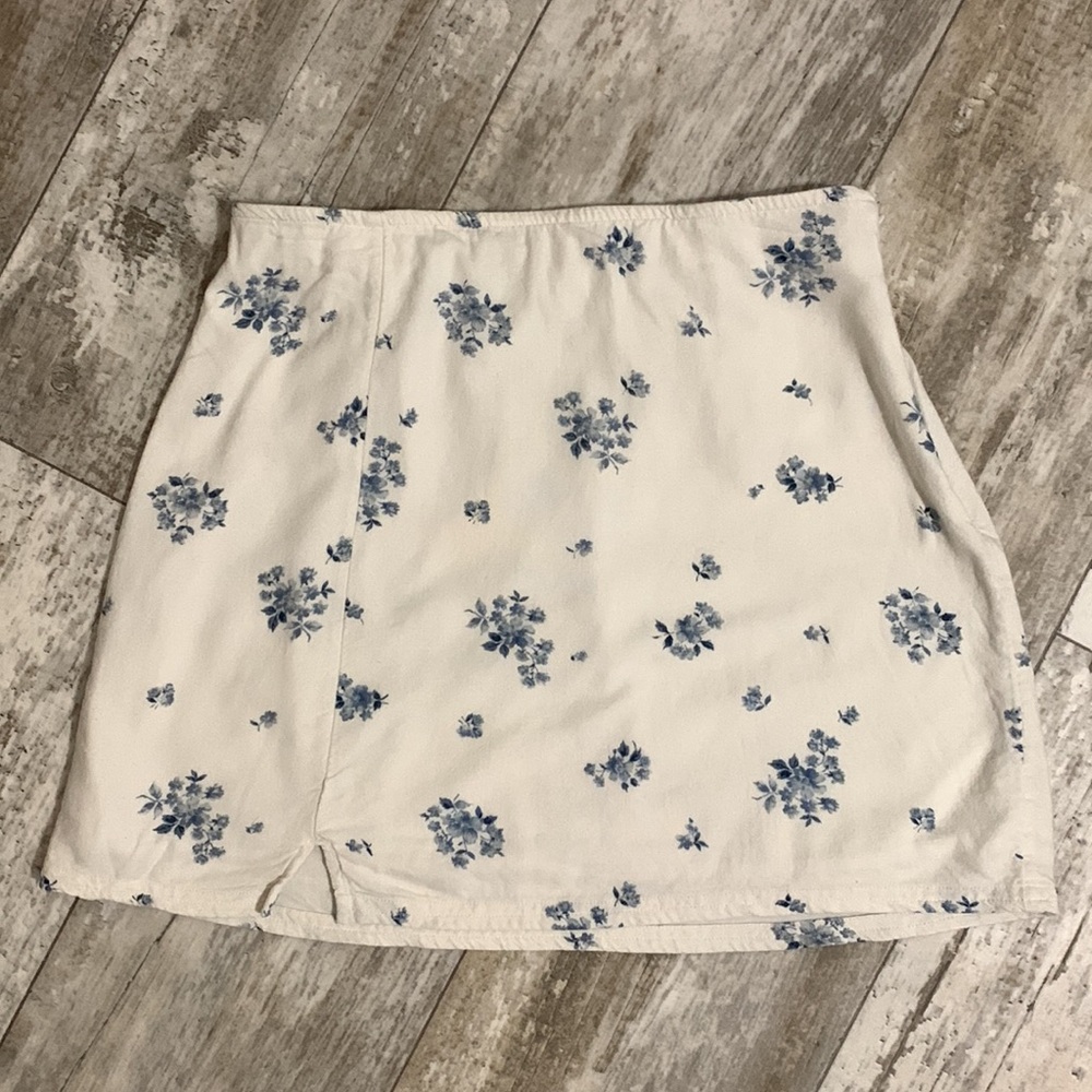 American Eagle floral mini skirt